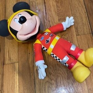 Mickey and the Roadster Racers talking toy 17 phrases some signs of wear & play.